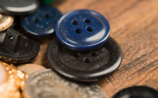 Como escolher o melhor fornecedor de botões para grandes produções têxteis